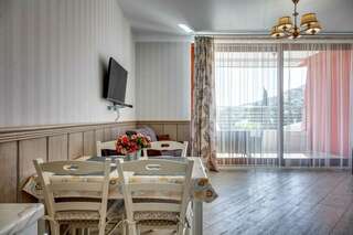 Гостиница Фамилия Делюкс Гурзуф Студия с балконом №24А на 2 этаже-1