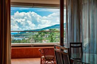 Гостиница Фамилия Делюкс Гурзуф Апартаменты с видом на море-13