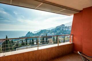 Гостиница Фамилия Делюкс Гурзуф Апартаменты с видом на море-10