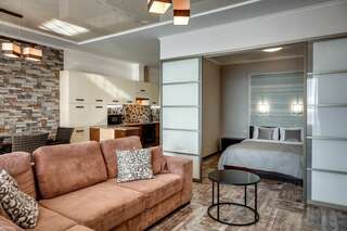 Гостиница Фамилия Делюкс Гурзуф Апартаменты с двумя спальнями и видом на море №120 на 6 этаже-1