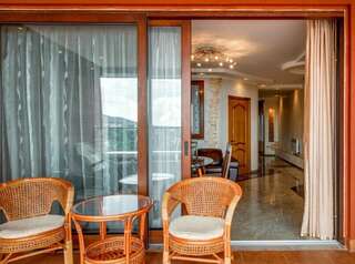 Гостиница Фамилия Делюкс Гурзуф Апартаменты с видом на море-14