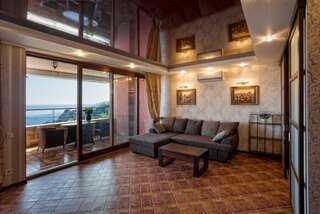 Гостиница Фамилия Делюкс Гурзуф Апартаменты с видом на море-3