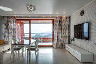 Гостиница Фамилия Делюкс Гурзуф Апартаменты с тремя спальнями и видом на море №101-1