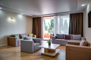 Гостиница Фамилия Делюкс Гурзуф Апартаменты с двумя спальнями и гостиной №11-10