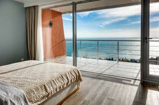 Гостиница Фамилия Делюкс Гурзуф Апартаменты King Size с четырьмя спальнями и видом на море №201 на 10 этаже-10