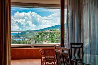 Гостиница Фамилия Делюкс Гурзуф Апартаменты с двумя спальнями и видом на море №98-4