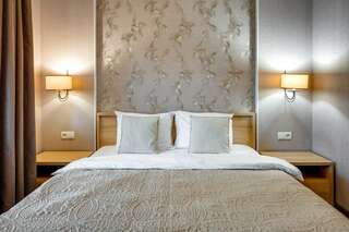 Гостиница Фамилия Делюкс Гурзуф Апартаменты с двумя спальнями и видом на море №114 на 6 этаже-1