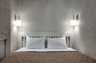 Гостиница Фамилия Делюкс Гурзуф Апартаменты King Size с четырьмя спальнями и видом на море 183-8