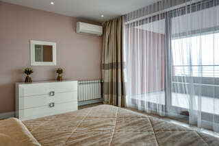 Гостиница Фамилия Делюкс Гурзуф Апартаменты King Size с двумя спальнями и видом на море №94-10