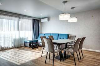 Гостиница Фамилия Делюкс Гурзуф Апартаменты King Size с четырьмя спальнями и видом на море 183-3