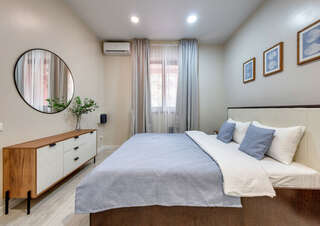 Гостиница Фамилия Делюкс Гурзуф Апартаменты с двумя спальнями и гостиной №22 на 2 этаже-1