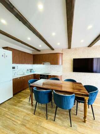 Гостиница Фамилия Делюкс Гурзуф Апартаменты King Size с четырьмя спальнями и видом на море № 182 на 10 этаже-1