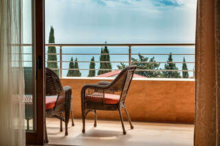 Гостиница Фамилия Делюкс Гурзуф Апартаменты с видом на море-1