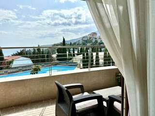 Гостиница Фамилия Делюкс Гурзуф Апартаменты с видом на море-9