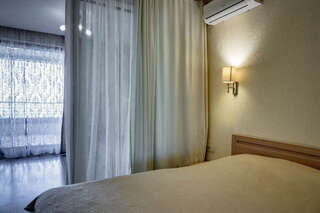 Гостиница Фамилия Делюкс Гурзуф Апартаменты с двумя спальнями и видом на море №110 на 6 этаже-5