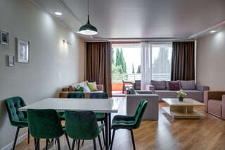 Гостиница Фамилия Делюкс Гурзуф Апартаменты с двумя спальнями и гостиной №11-1