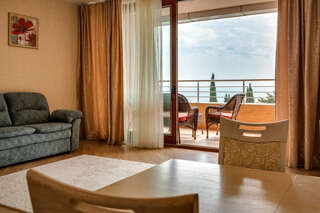 Гостиница Фамилия Делюкс Гурзуф Апартаменты с двумя спальнями и видом на море №45 на 3 этаже-2