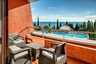 Гостиница Фамилия Делюкс Гурзуф Апартаменты с видом на море-2