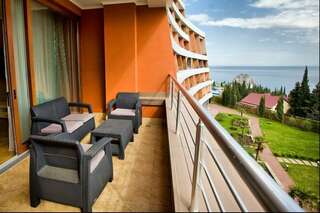 Гостиница Фамилия Делюкс Гурзуф Апартаменты с видом на море-2