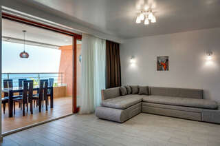 Гостиница Фамилия Делюкс Гурзуф Апартаменты King Size с двумя спальнями №107-4