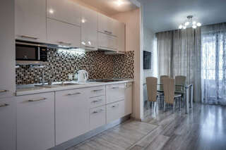 Гостиница Фамилия Делюкс Гурзуф Апартаменты с двумя спальнями и видом на море №110 на 6 этаже-1