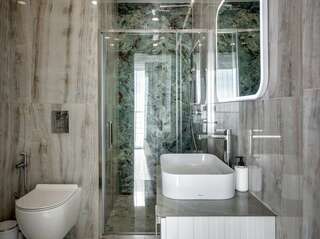 Гостиница Фамилия Делюкс Гурзуф Апартаменты King Size с четырьмя спальнями и видом на море №201 на 10 этаже-13