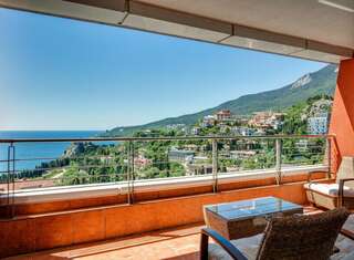 Гостиница Фамилия Делюкс Гурзуф Апартаменты с двумя спальнями и видом на море №165-15