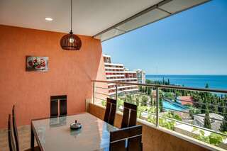 Гостиница Фамилия Делюкс Гурзуф Апартаменты King Size с двумя спальнями №107-1