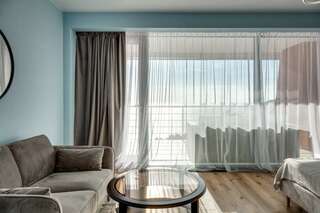 Гостиница Фамилия Делюкс Гурзуф Апартаменты King Size с четырьмя спальнями и видом на море 183-10