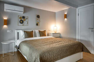 Гостиница Фамилия Делюкс Гурзуф Лофт с видом на бассейн №5 ЮГ-9