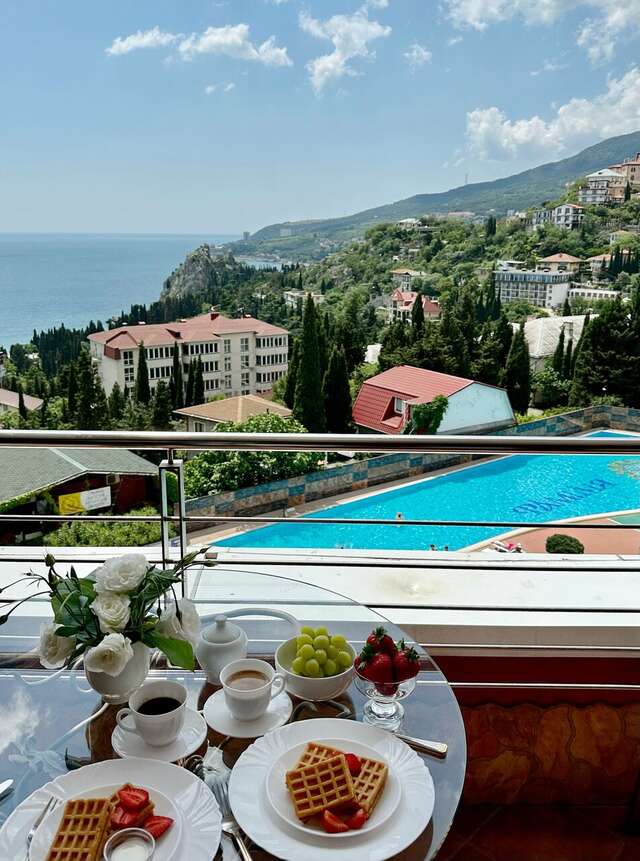 Гостиница Фамилия Делюкс Гурзуф-237